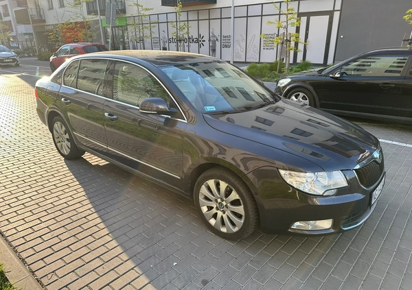 Skoda Superb cena 34000 przebieg: 216606, rok produkcji 2010 z Warszawa małe 46